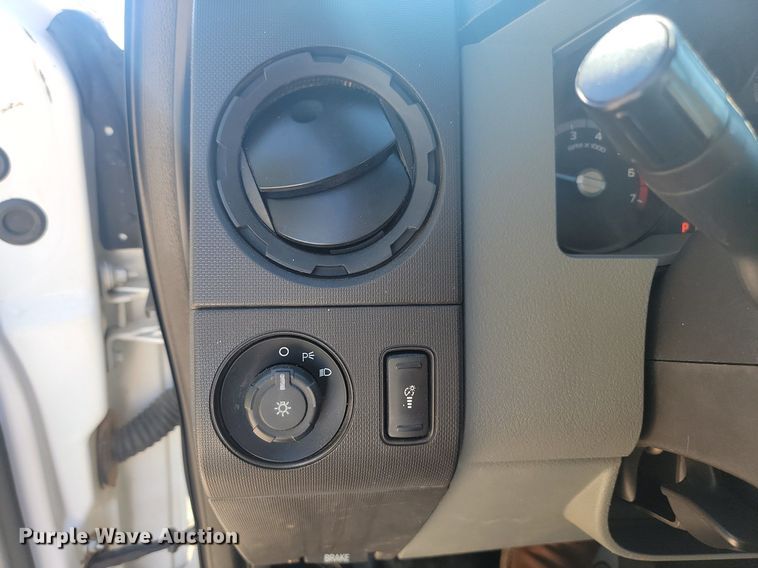 image for item LQ9098 2011 Ford F250 Super Duty XL  Crew Cab flatbed pickup truck