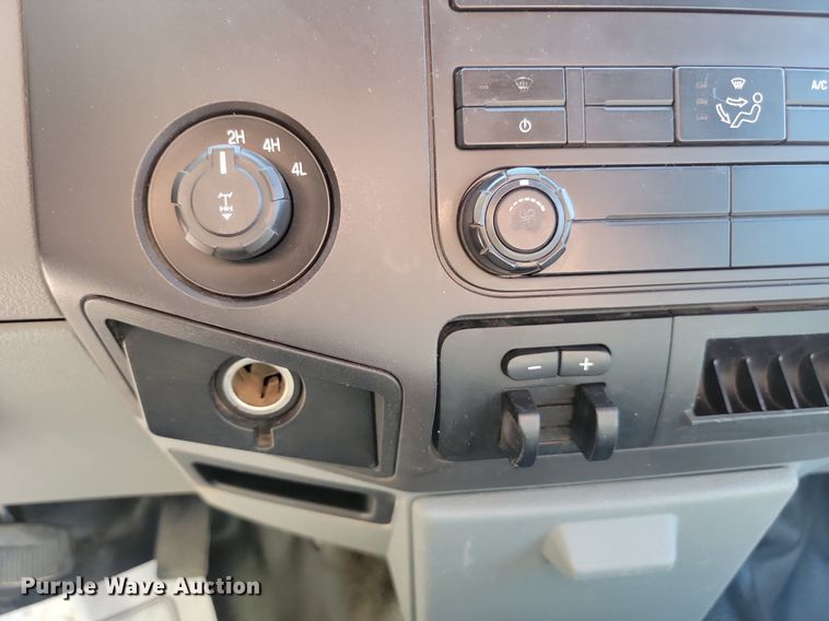 image for item LQ9098 2011 Ford F250 Super Duty XL  Crew Cab flatbed pickup truck