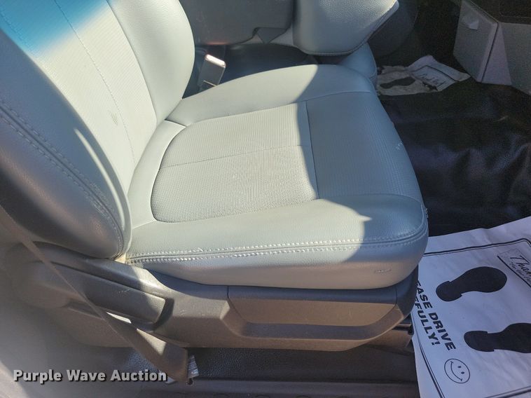 image for item LQ9098 2011 Ford F250 Super Duty XL  Crew Cab flatbed pickup truck