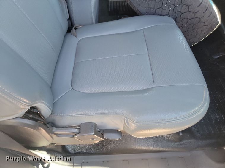 image for item LQ9098 2011 Ford F250 Super Duty XL  Crew Cab flatbed pickup truck