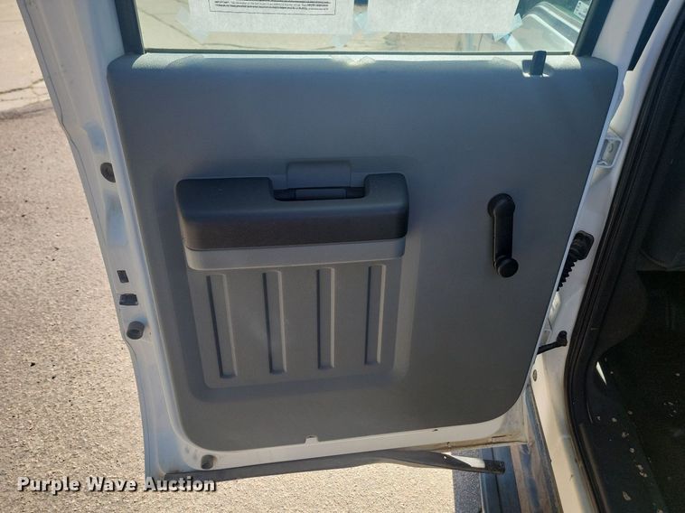 image for item LQ9098 2011 Ford F250 Super Duty XL  Crew Cab flatbed pickup truck