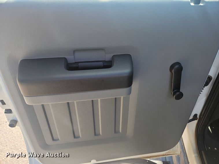 image for item LQ9098 2011 Ford F250 Super Duty XL  Crew Cab flatbed pickup truck