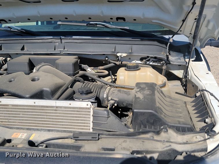 image for item LQ9098 2011 Ford F250 Super Duty XL  Crew Cab flatbed pickup truck