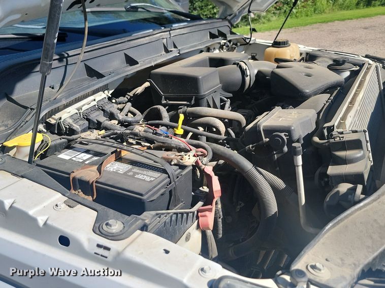 image for item LQ9098 2011 Ford F250 Super Duty XL  Crew Cab flatbed pickup truck