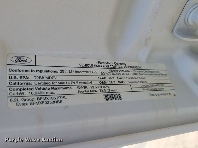 image for item LQ9098 2011 Ford F250 Super Duty XL  Crew Cab flatbed pickup truck