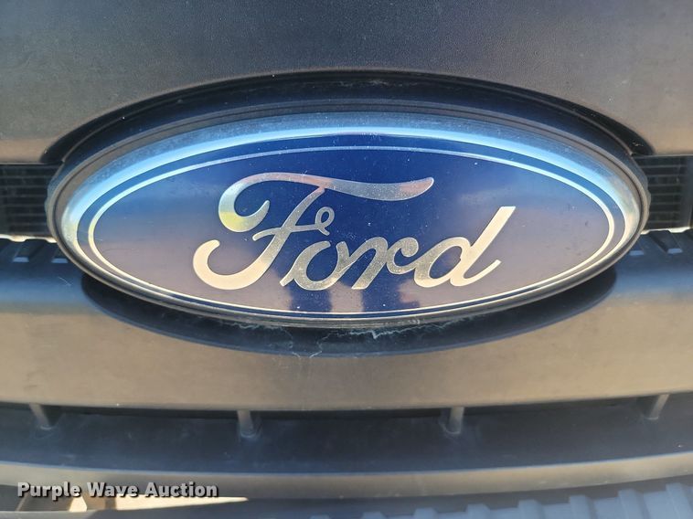 image for item LQ9098 2011 Ford F250 Super Duty XL  Crew Cab flatbed pickup truck