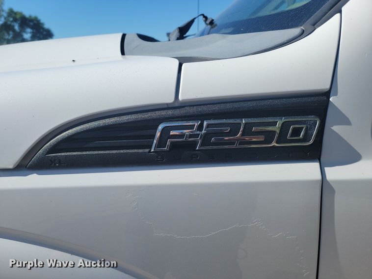 image for item LQ9098 2011 Ford F250 Super Duty XL  Crew Cab flatbed pickup truck