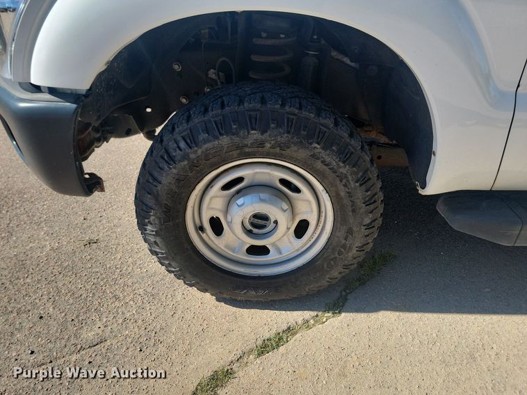 image for item LQ9098 2011 Ford F250 Super Duty XL  Crew Cab flatbed pickup truck