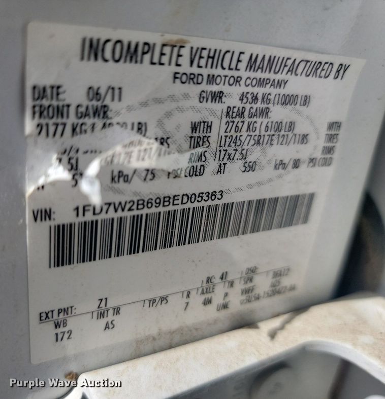 image for item LQ9098 2011 Ford F250 Super Duty XL  Crew Cab flatbed pickup truck