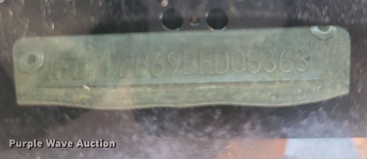 image for item LQ9098 2011 Ford F250 Super Duty XL  Crew Cab flatbed pickup truck