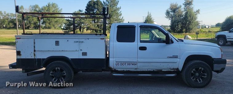 image for item LQ9099 2006 Chevrolet Silverado 2500HD  Ext. Cab utility bed pickup truck