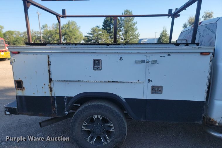 image for item LQ9099 2006 Chevrolet Silverado 2500HD  Ext. Cab utility bed pickup truck