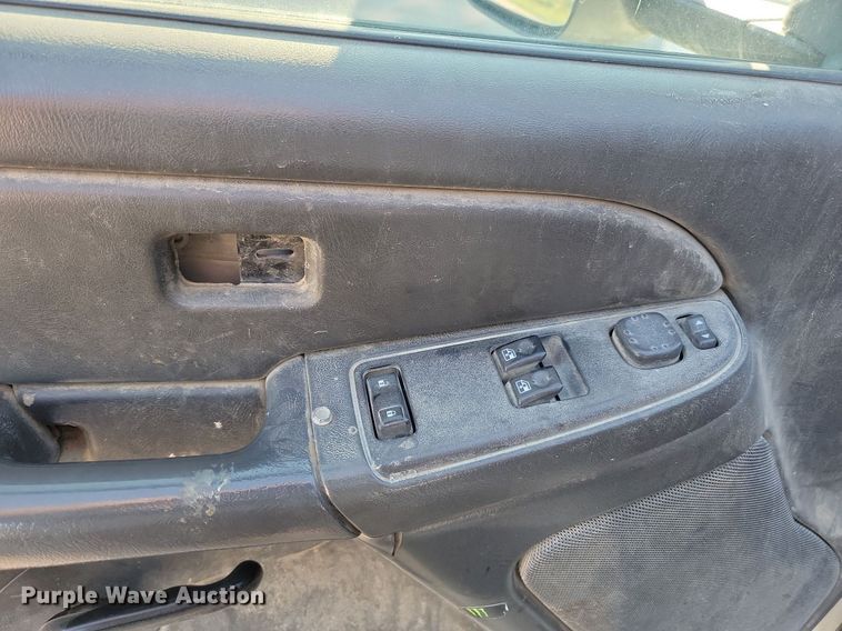 image for item LQ9099 2006 Chevrolet Silverado 2500HD  Ext. Cab utility bed pickup truck