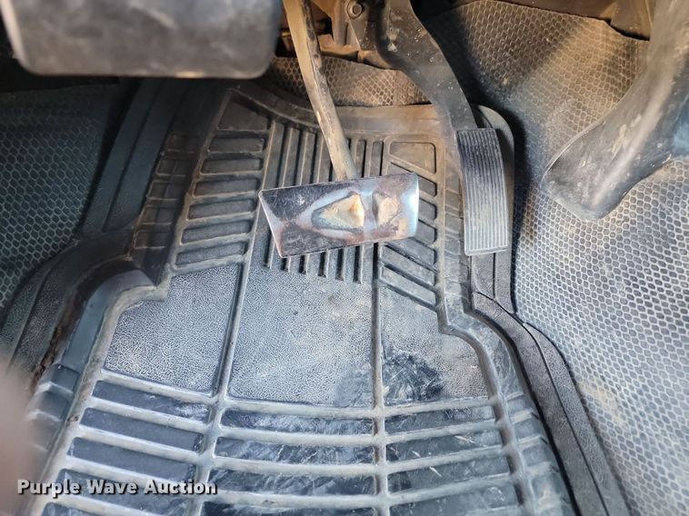 image for item LQ9099 2006 Chevrolet Silverado 2500HD  Ext. Cab utility bed pickup truck