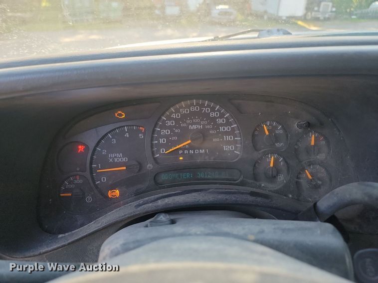 image for item LQ9099 2006 Chevrolet Silverado 2500HD  Ext. Cab utility bed pickup truck