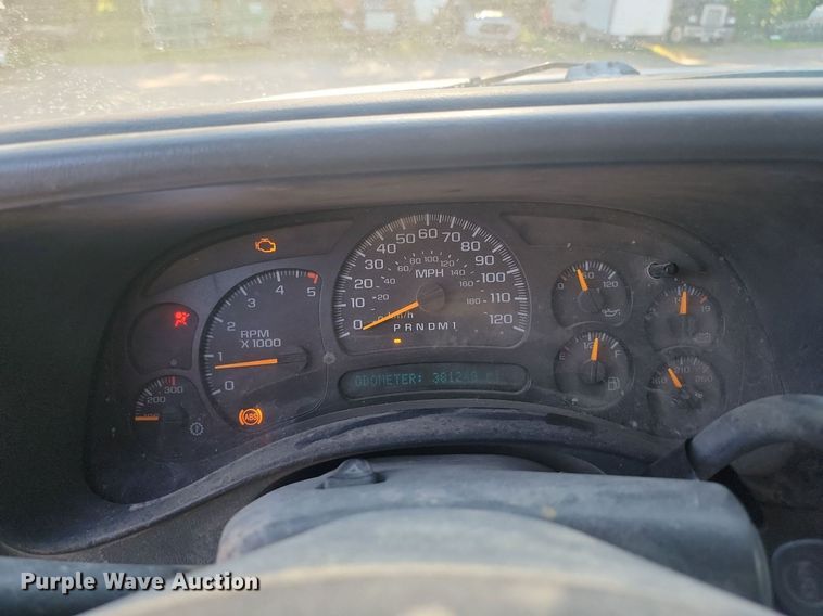 image for item LQ9099 2006 Chevrolet Silverado 2500HD  Ext. Cab utility bed pickup truck