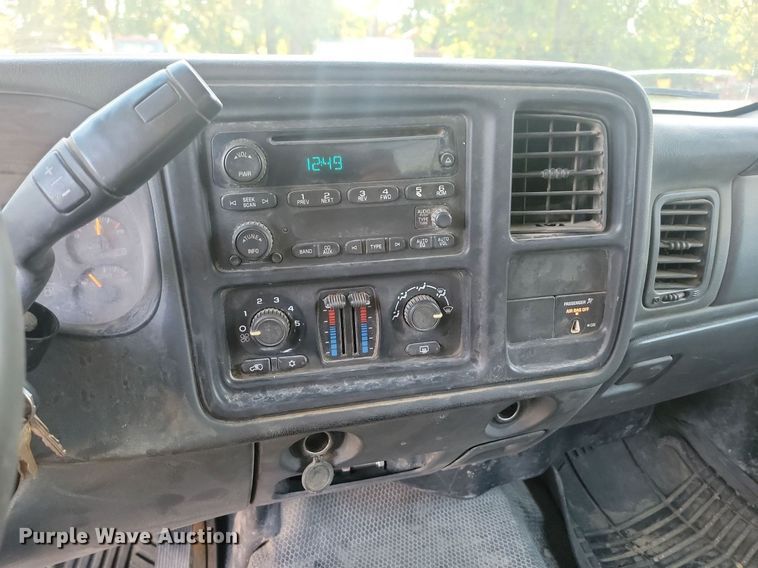 image for item LQ9099 2006 Chevrolet Silverado 2500HD  Ext. Cab utility bed pickup truck