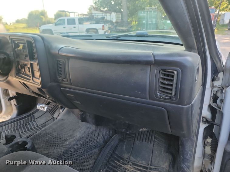 image for item LQ9099 2006 Chevrolet Silverado 2500HD  Ext. Cab utility bed pickup truck