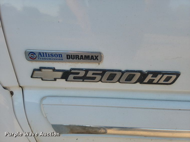 image for item LQ9099 2006 Chevrolet Silverado 2500HD  Ext. Cab utility bed pickup truck