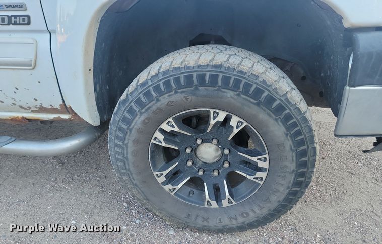 image for item LQ9099 2006 Chevrolet Silverado 2500HD  Ext. Cab utility bed pickup truck