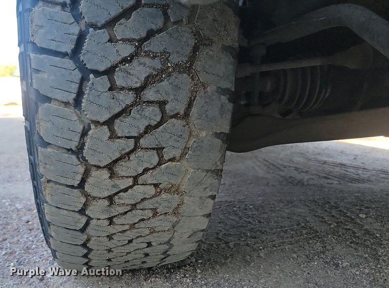 image for item LQ9099 2006 Chevrolet Silverado 2500HD  Ext. Cab utility bed pickup truck