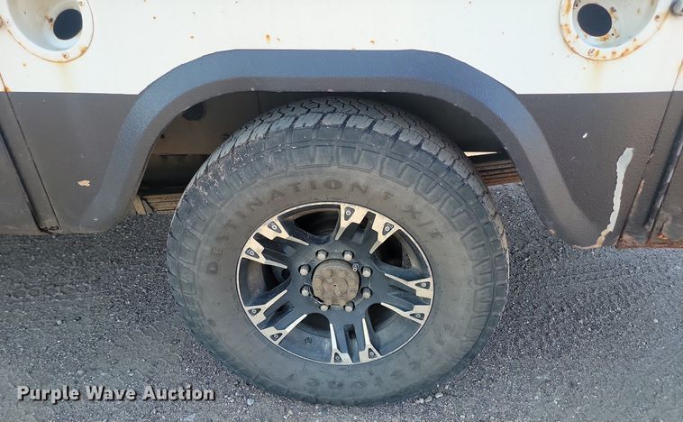 image for item LQ9099 2006 Chevrolet Silverado 2500HD  Ext. Cab utility bed pickup truck