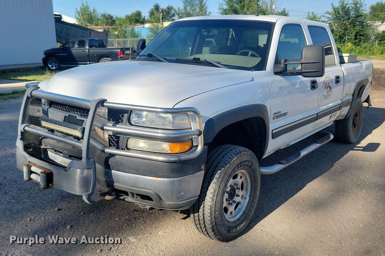 image for item LQ9100 2001 Chevrolet Silverado 2500HD  Crew Cab pickup truck