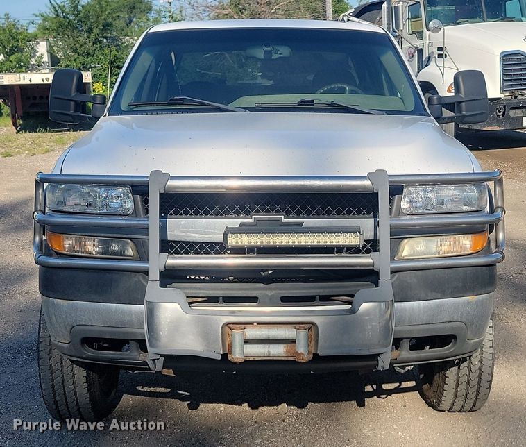 image for item LQ9100 2001 Chevrolet Silverado 2500HD  Crew Cab pickup truck