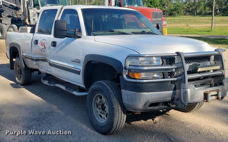 image for item LQ9100 2001 Chevrolet Silverado 2500HD  Crew Cab pickup truck