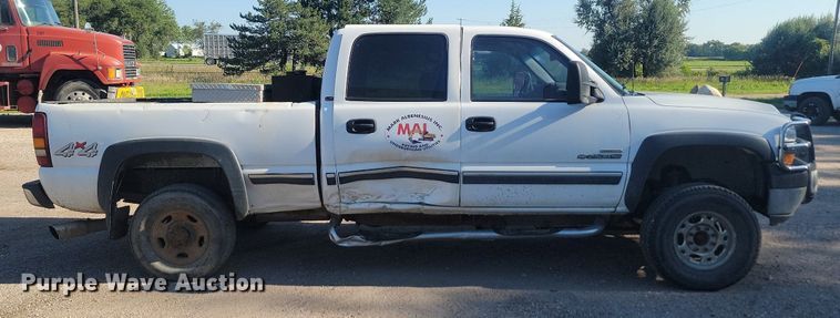 image for item LQ9100 2001 Chevrolet Silverado 2500HD  Crew Cab pickup truck