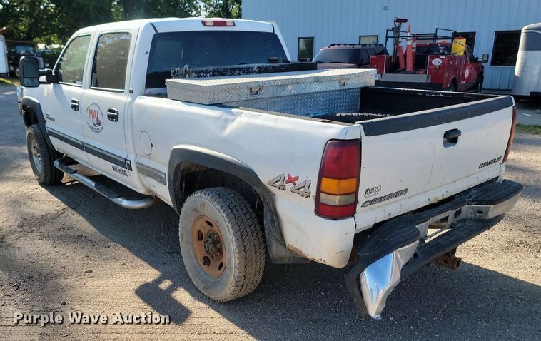 image for item LQ9100 2001 Chevrolet Silverado 2500HD  Crew Cab pickup truck