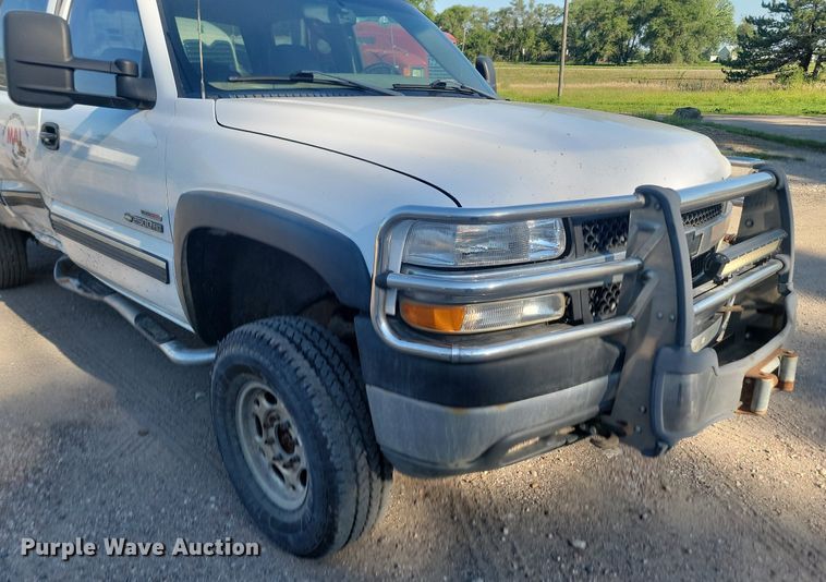 image for item LQ9100 2001 Chevrolet Silverado 2500HD  Crew Cab pickup truck