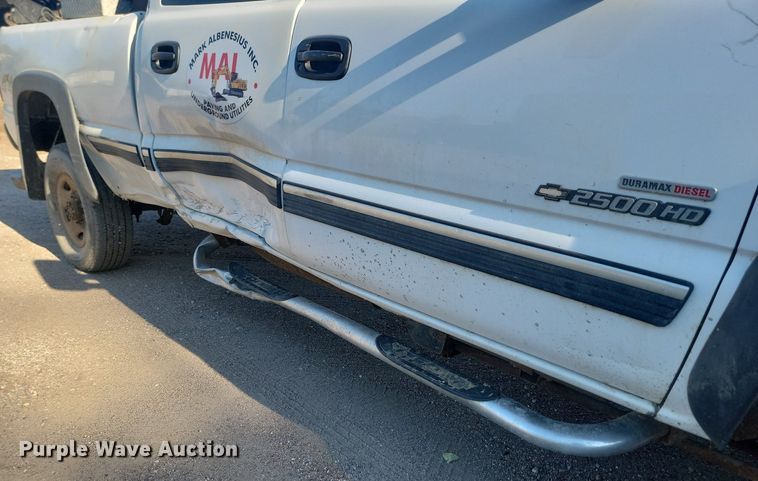 image for item LQ9100 2001 Chevrolet Silverado 2500HD  Crew Cab pickup truck