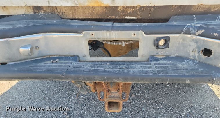 image for item LQ9100 2001 Chevrolet Silverado 2500HD  Crew Cab pickup truck