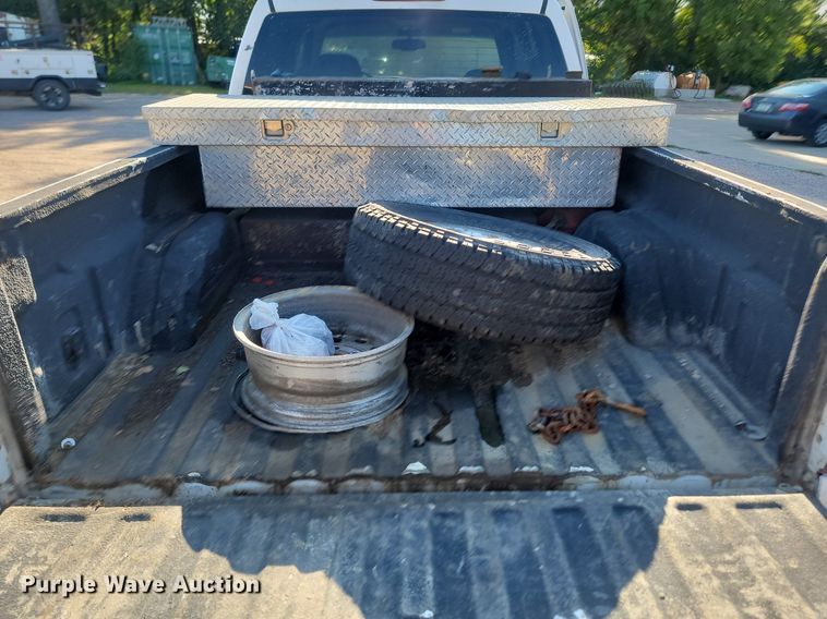 image for item LQ9100 2001 Chevrolet Silverado 2500HD  Crew Cab pickup truck