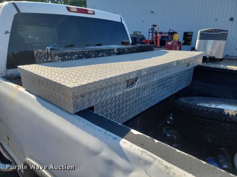 image for item LQ9100 2001 Chevrolet Silverado 2500HD  Crew Cab pickup truck