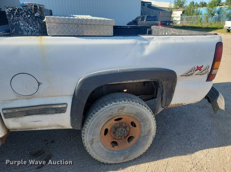 image for item LQ9100 2001 Chevrolet Silverado 2500HD  Crew Cab pickup truck