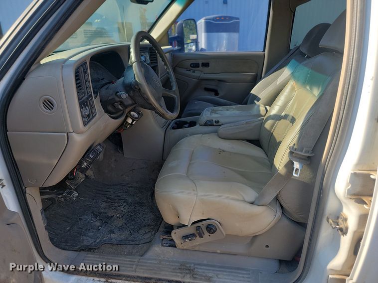 image for item LQ9100 2001 Chevrolet Silverado 2500HD  Crew Cab pickup truck