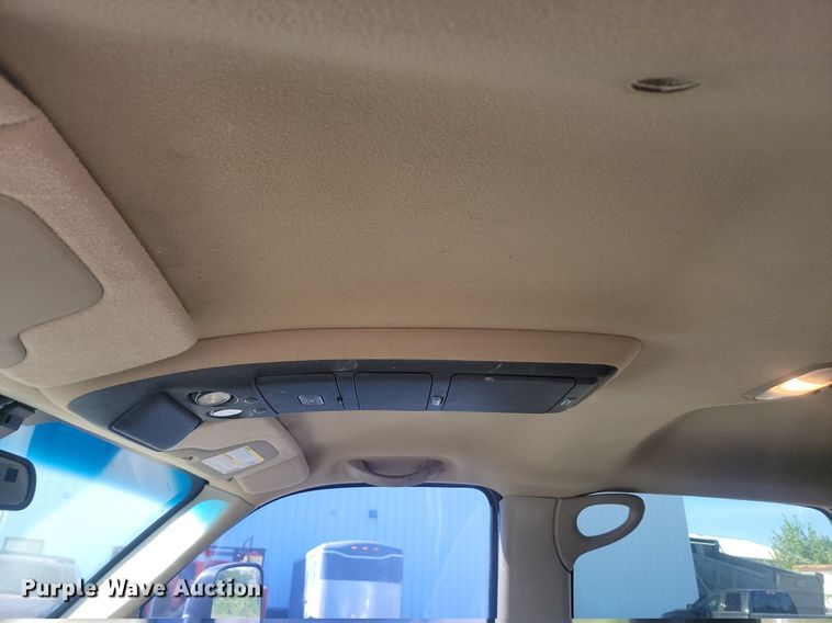 image for item LQ9100 2001 Chevrolet Silverado 2500HD  Crew Cab pickup truck