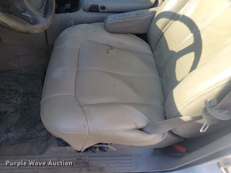 image for item LQ9100 2001 Chevrolet Silverado 2500HD  Crew Cab pickup truck