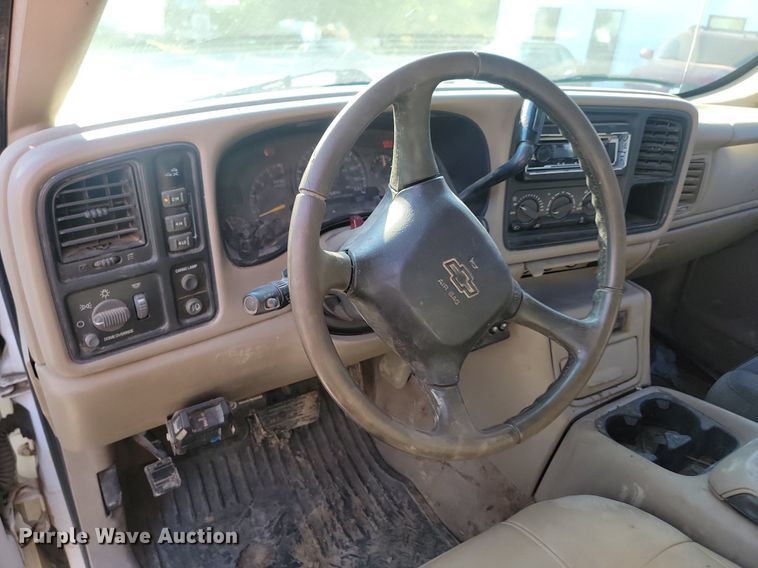 image for item LQ9100 2001 Chevrolet Silverado 2500HD  Crew Cab pickup truck