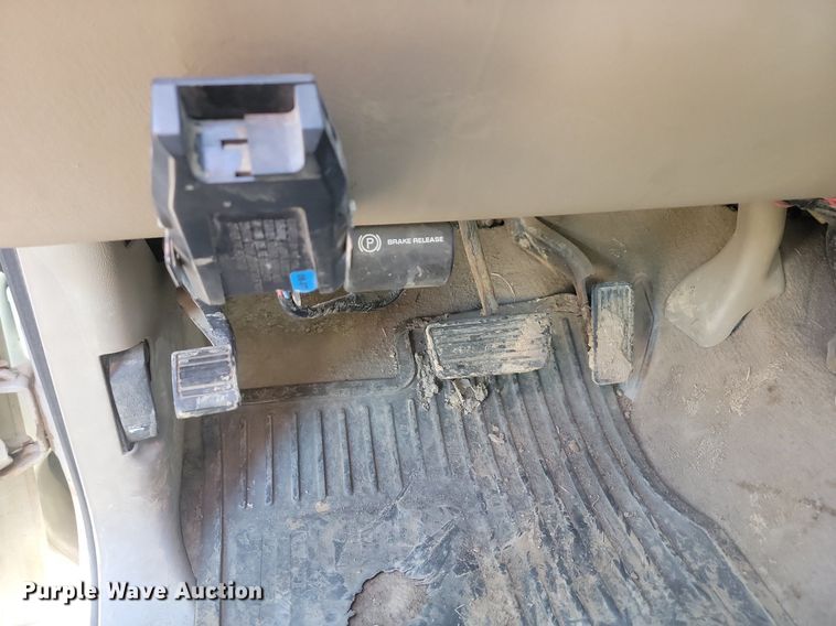 image for item LQ9100 2001 Chevrolet Silverado 2500HD  Crew Cab pickup truck