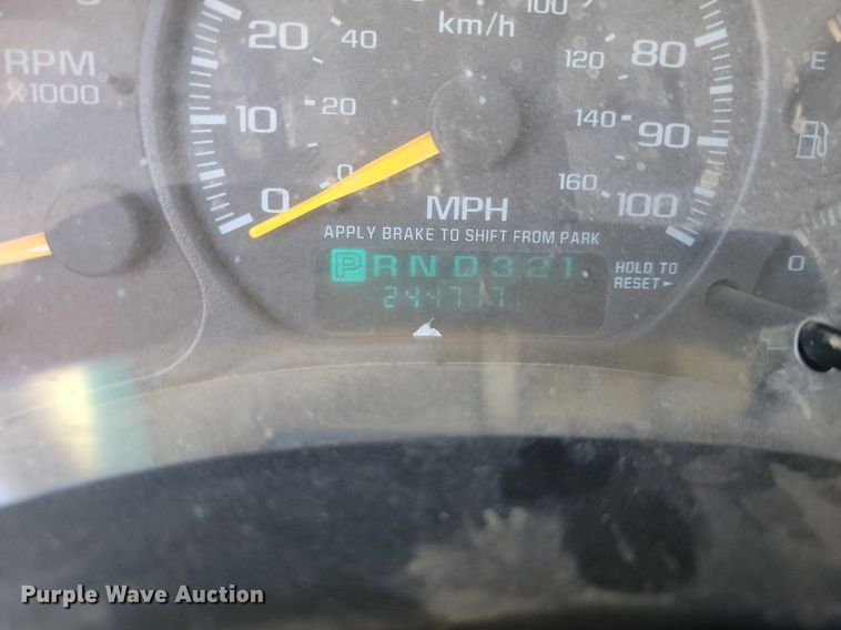 image for item LQ9100 2001 Chevrolet Silverado 2500HD  Crew Cab pickup truck