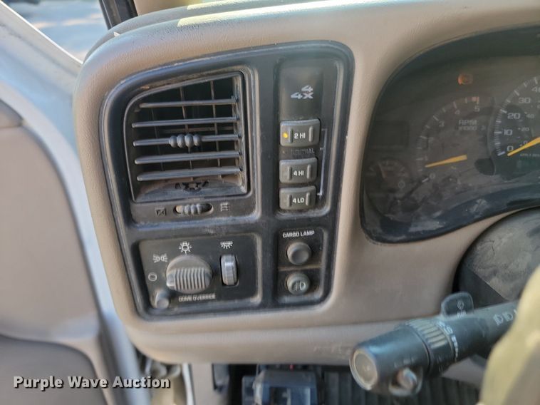 image for item LQ9100 2001 Chevrolet Silverado 2500HD  Crew Cab pickup truck