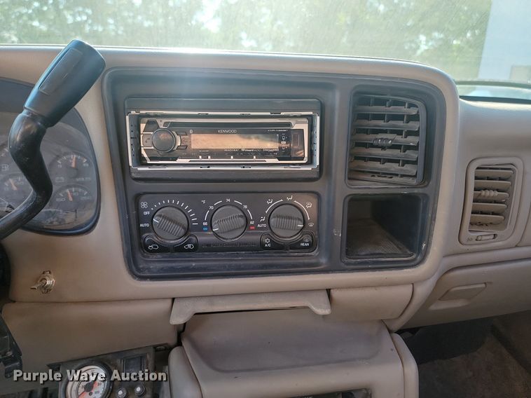 image for item LQ9100 2001 Chevrolet Silverado 2500HD  Crew Cab pickup truck