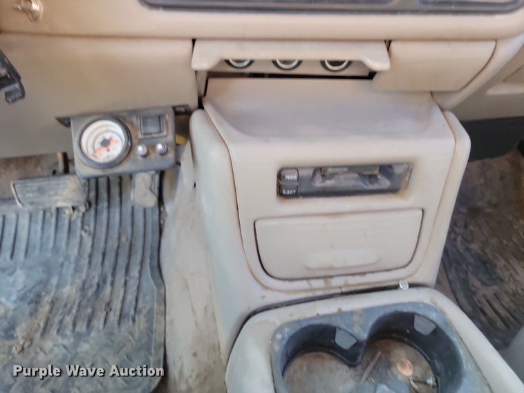 image for item LQ9100 2001 Chevrolet Silverado 2500HD  Crew Cab pickup truck