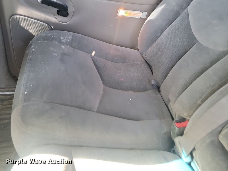 image for item LQ9100 2001 Chevrolet Silverado 2500HD  Crew Cab pickup truck