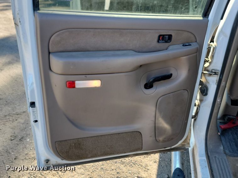 image for item LQ9100 2001 Chevrolet Silverado 2500HD  Crew Cab pickup truck