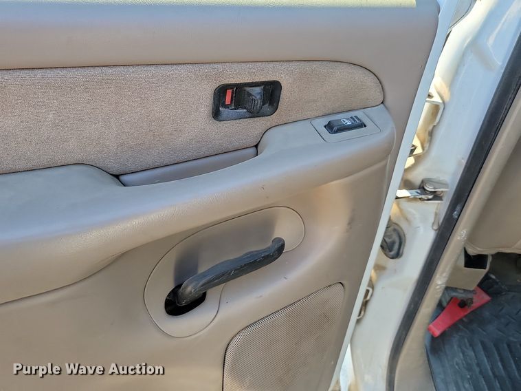 image for item LQ9100 2001 Chevrolet Silverado 2500HD  Crew Cab pickup truck