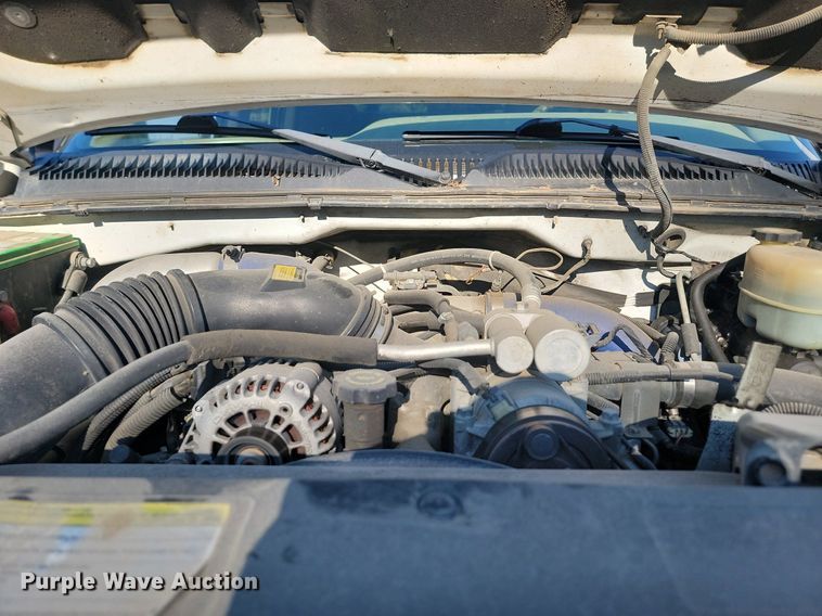 image for item LQ9100 2001 Chevrolet Silverado 2500HD  Crew Cab pickup truck